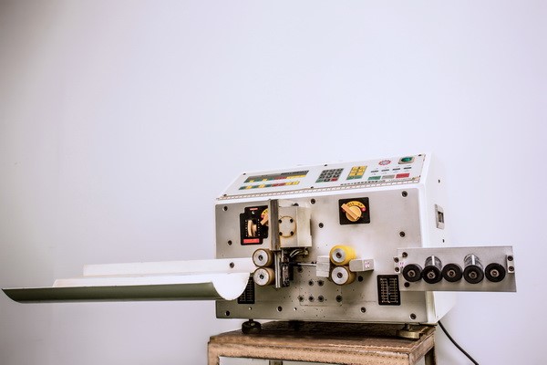  Automatic Wire Cutting Machine